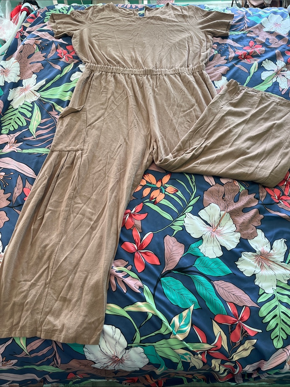 Super cute wide leg short sleeved jumpsuit